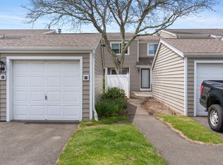 40 Peddlars Dr #40, Branford, CT 06405