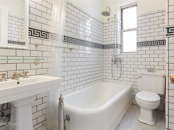 5th image of 241 W 97th St APT 13M