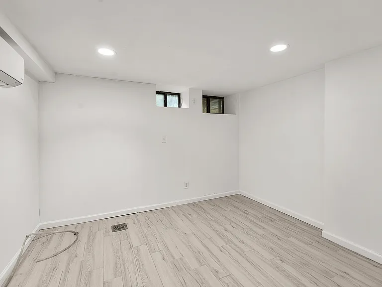 851 Hart St #1 — Photo 18