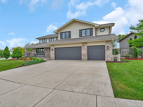 3rd image of 19415 Lisadell Dr