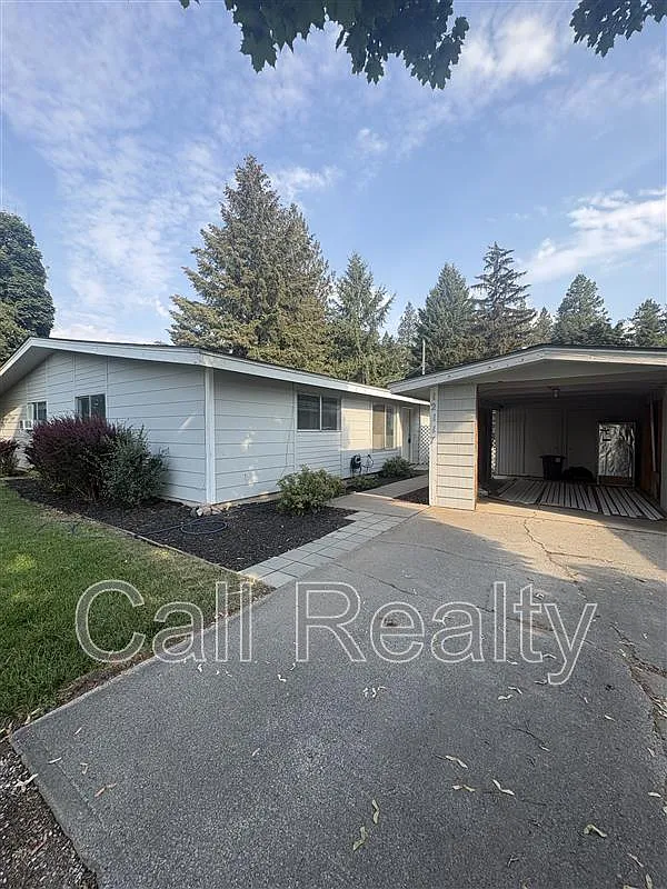 2 bed, 1.0 bath, 1988 sqft, $1,795 — Photo 1