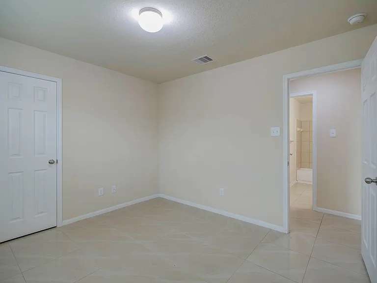15115 Russet Bend Ln — Photo 8