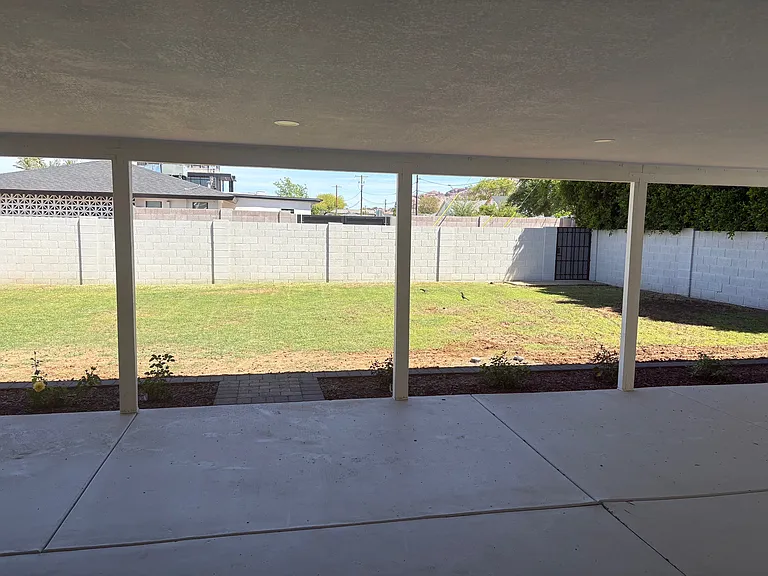 4402 E Mitchell Dr — Photo 28