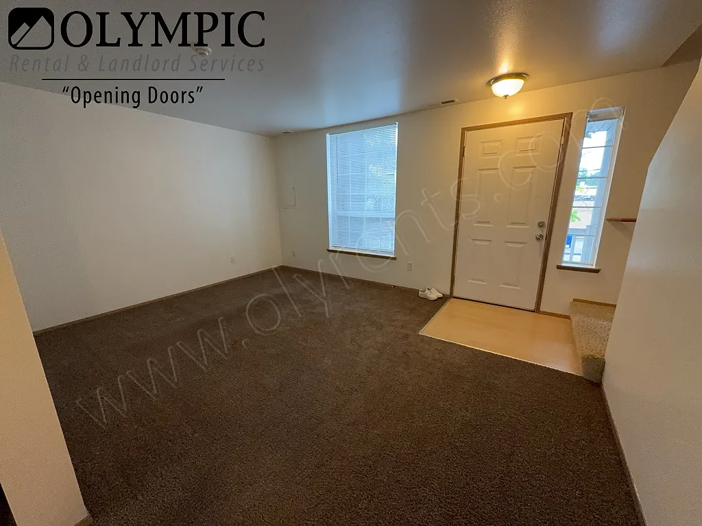 3 Bedroom, 2.5 Bath Townhouse in Downtown Olympia! — Photo 2
