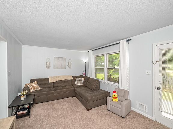3rd image of 213 Knollwood Dr