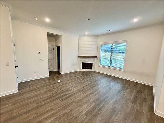 4th image of 1811 Ferguson St