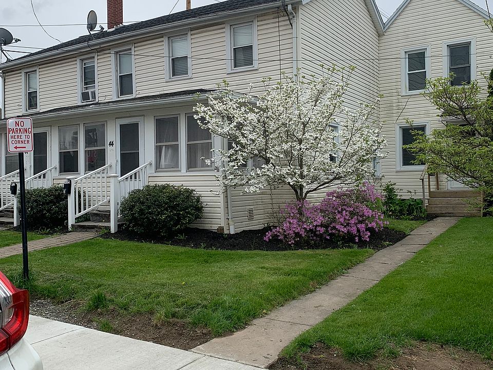 1st image of 44 Liftbridge Ln E APT 3