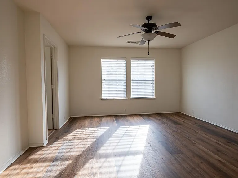 2209 Glacier Park Ln — Photo 10