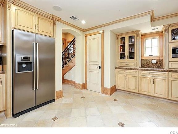 4th image of 300 Catalina Dr