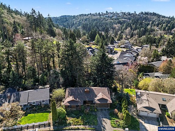 5th image of 3631 Elderberry Dr S