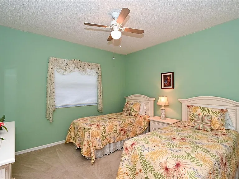 3866 Surrey Ct — Photo 32