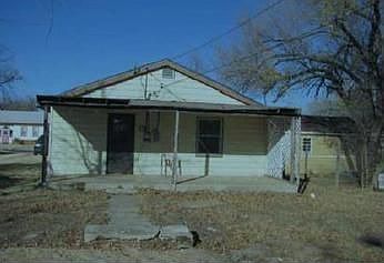 2nd image of 604 SW 33rd St