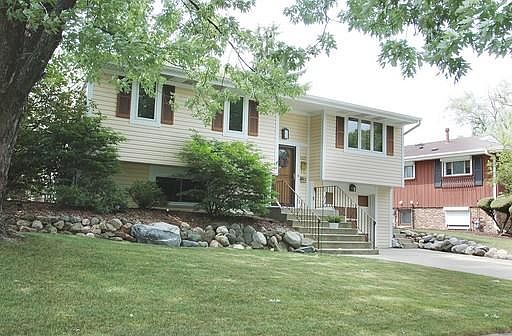 1st image of 1217 W Kingston Ln
