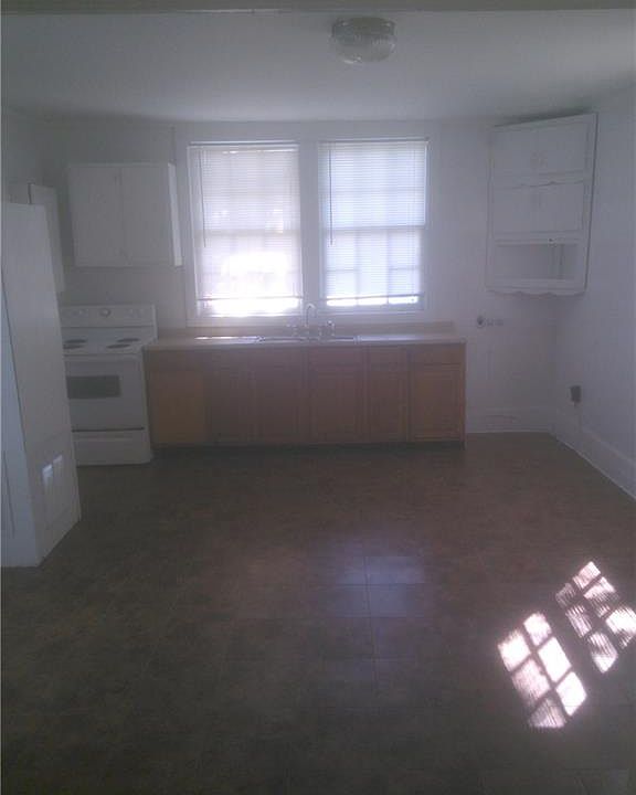 1st image of 1503 Victoria Blvd APT C