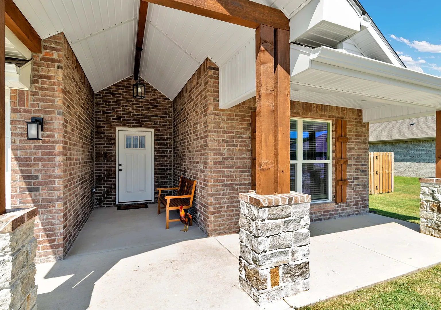 Newly built 3 Bed 2 bath home with Large backyard — Photo 3