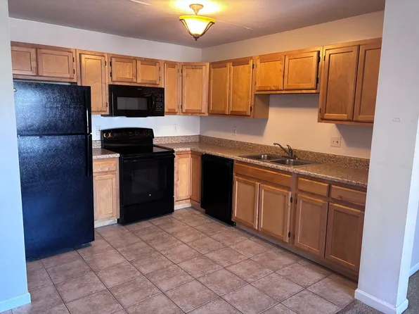 Lakepointe Apartment Homes