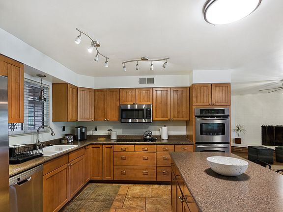 5th image of 7851 E Lee St