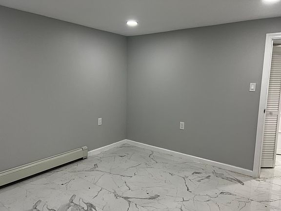 5th image of 7 Byron Ave #1