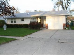 67 Forest Ln, Elk Grove Village, IL 60007