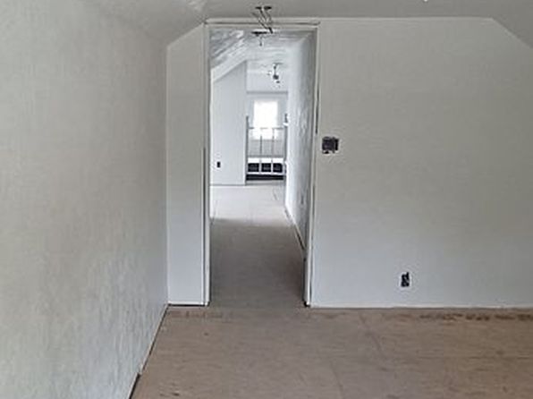 406 E Mechanic St