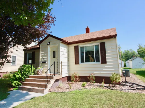 216 10th St N, Breckenridge, MN 56520