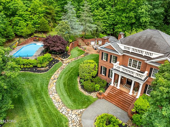 3rd image of 130 Ashford Ln