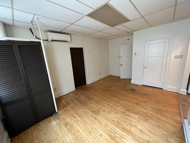 5066 S Packard Ave #4 — Photo 3
