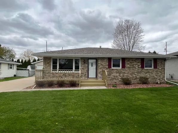 512 Jeffrey St, Combined Locks, WI 54113