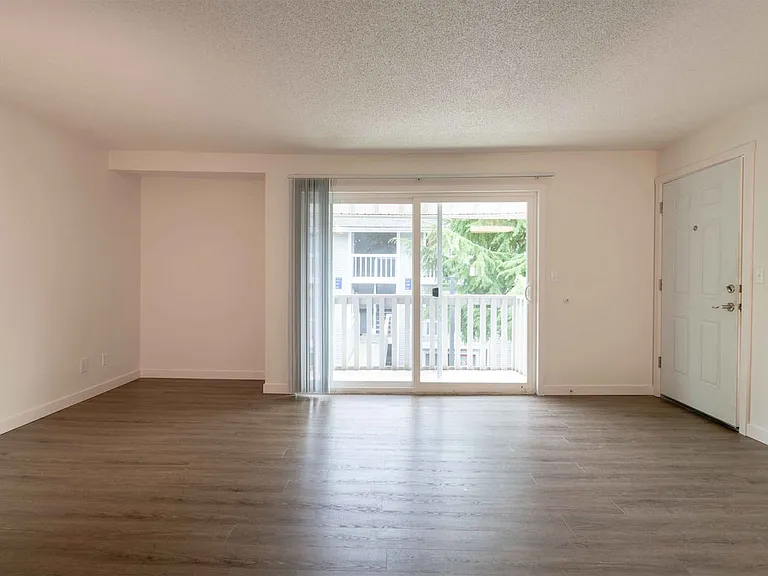 Northern Lights Apartments — Photo 17