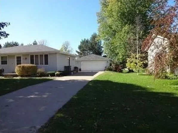 1711 Oriole St, New London, WI 54961