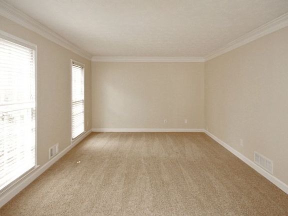 3rd image of 1010 Providence Dr