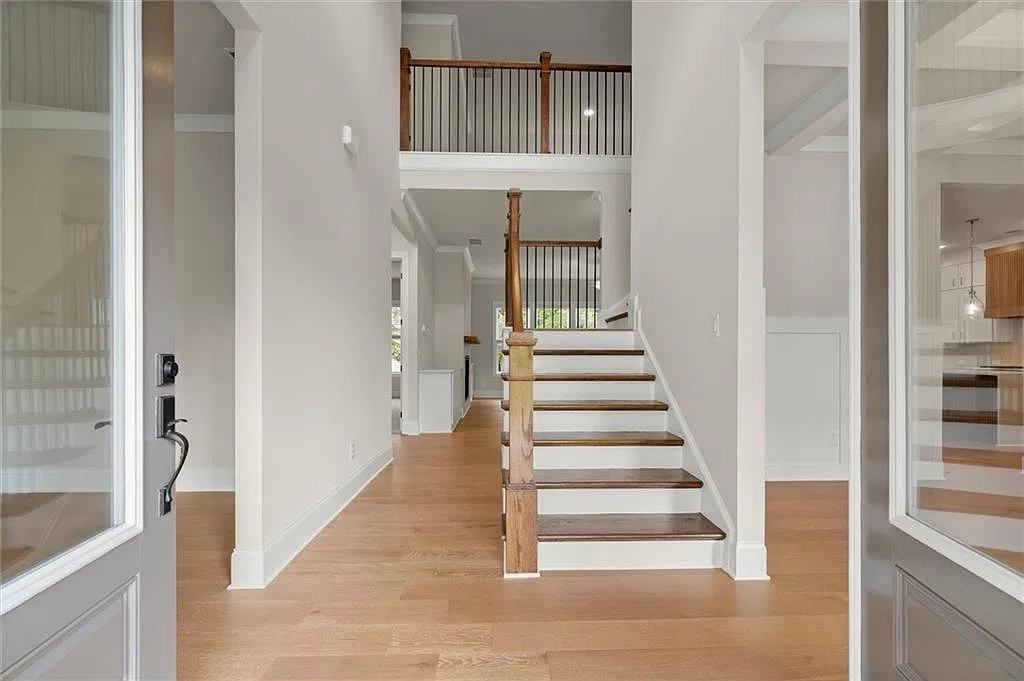 5 bed, 4.5 bath, 4200 sqft, $5,450 — Photo 4