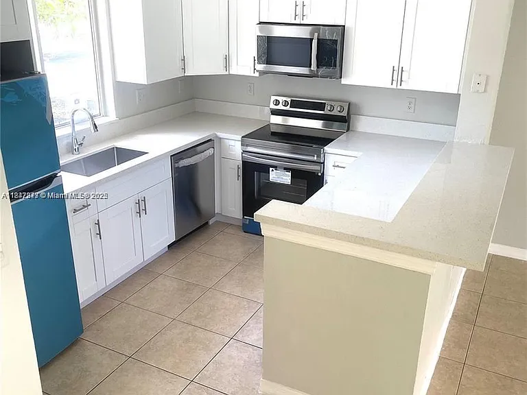 20439 NW 15th Ave — Photo 2