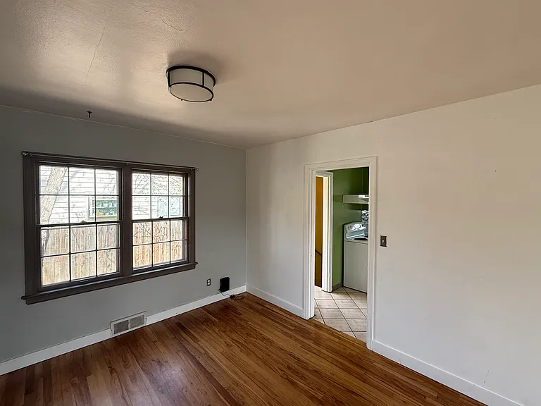 1402 W Lemp St — Photo 20
