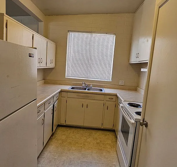 Park Plaza Condos — Photo 8