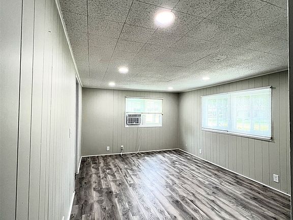 2nd image of 722 N 8th St