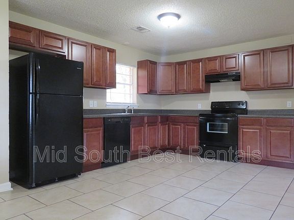 3rd image of 801 N Poplar St