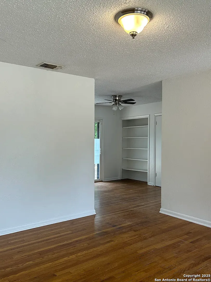 355 Cresham Dr. — Photo 2