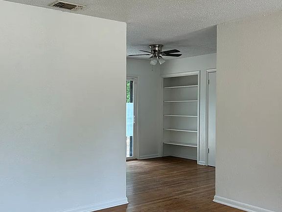 4th image of 355 Cresham