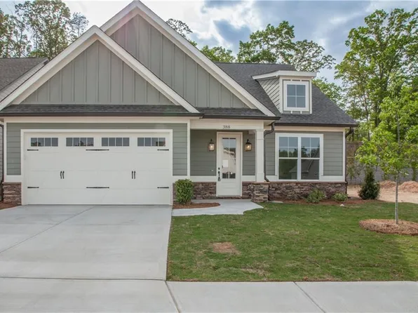 388 Maple View Dr, Carrollton, GA 30117