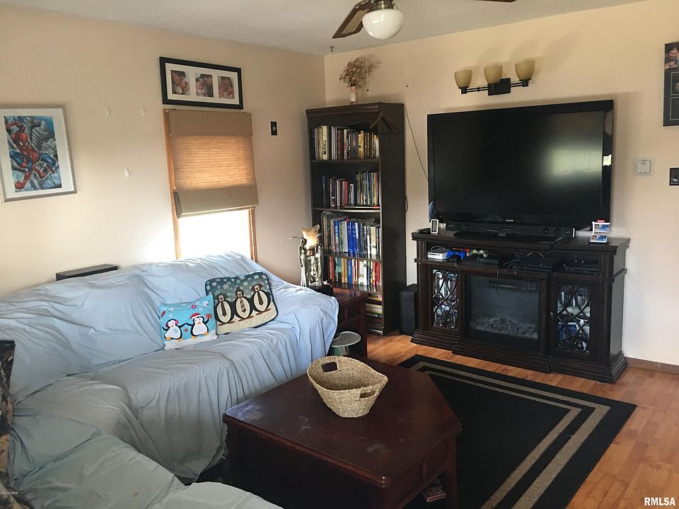 132 SE Front St, Dongola, IL 62926 Zillow