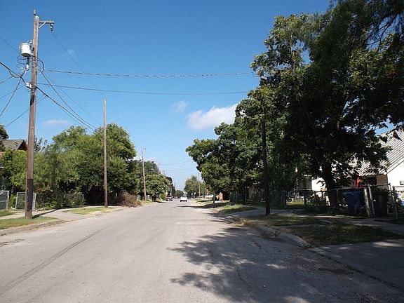 5th image of 819 Waverly Ave