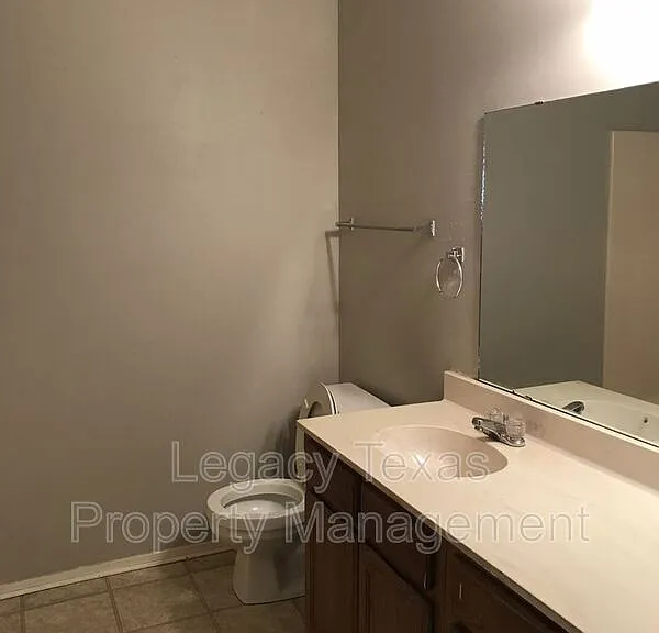1401 Courtney Pl #C — Photo 3