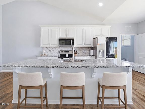 4th image of 4067 Needham Rd