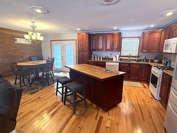 5th image of 110 Saddle Ridge Dr