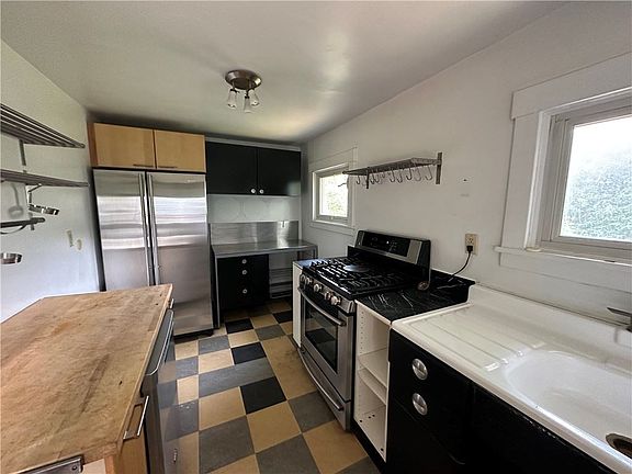 5th image of 639 Clark Ave