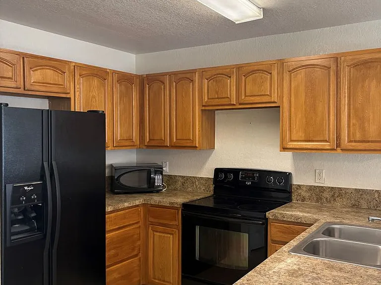 756 Camel Ct — Photo 9