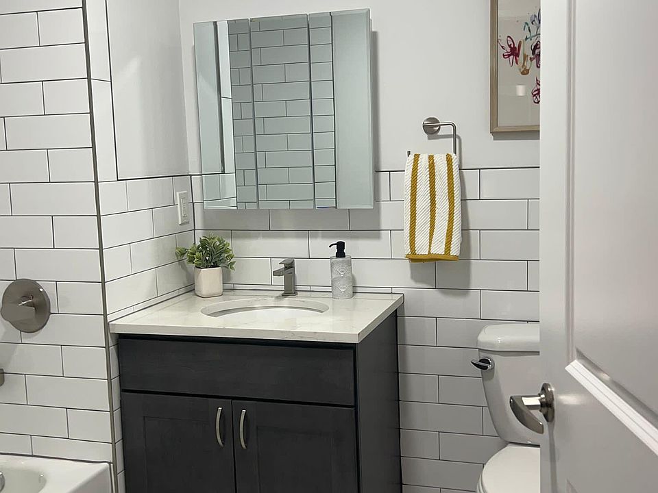 1st image of 915 Elsmere Pl #4B