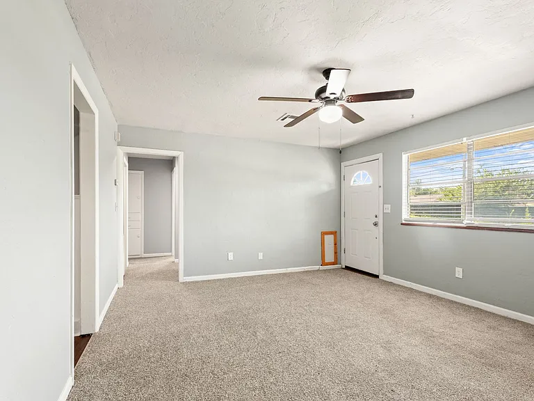 1029 Hoyt Ave — Photo 6