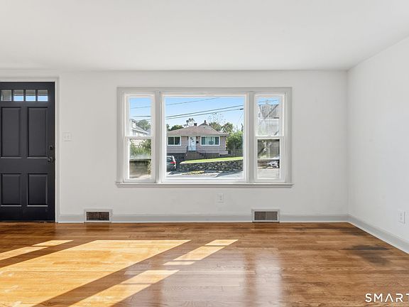 5th image of 23 Hillview Avenue